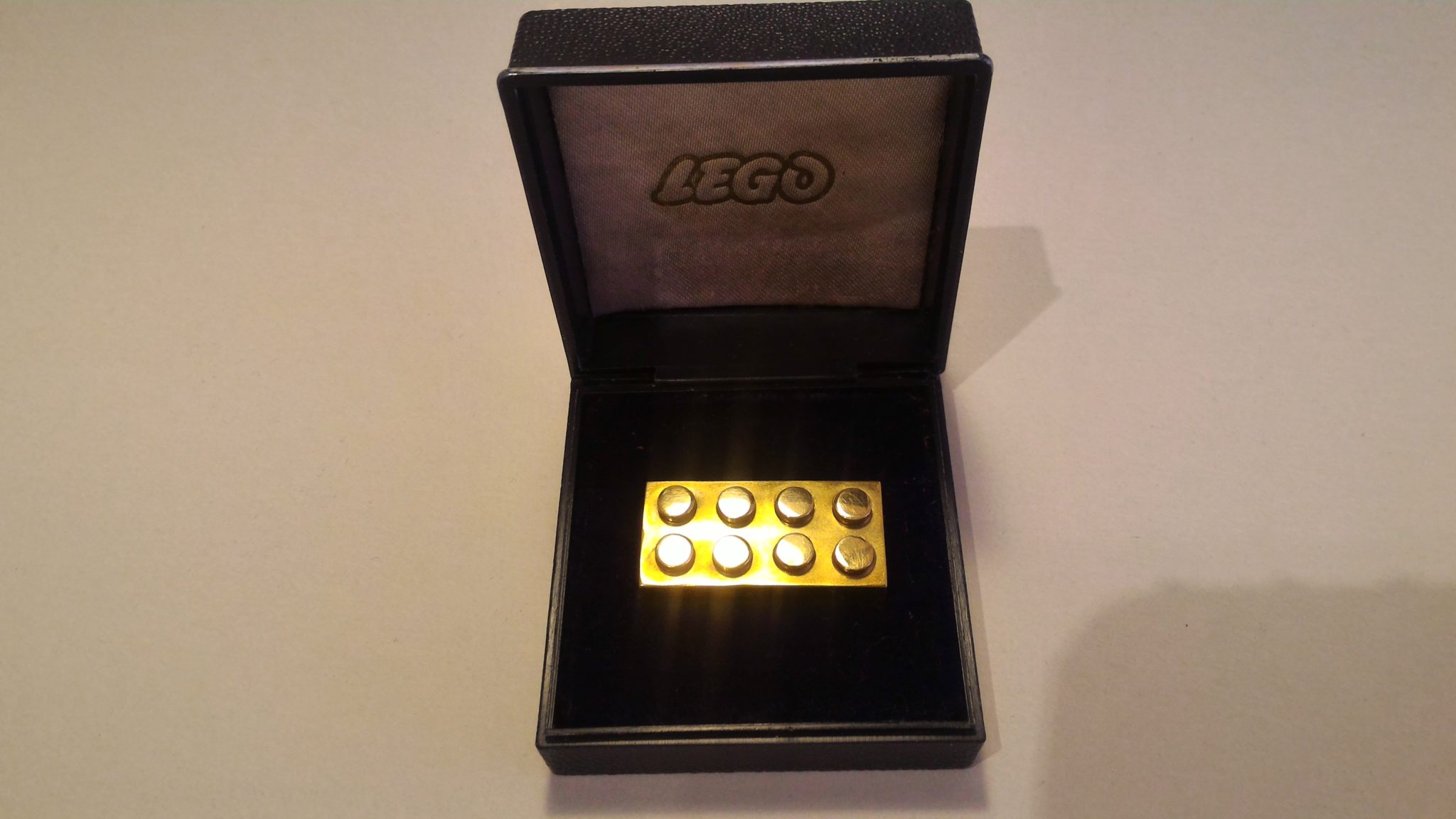 most-expensive-lego-brick-in-the-world-sells-for-15-750-bought-by