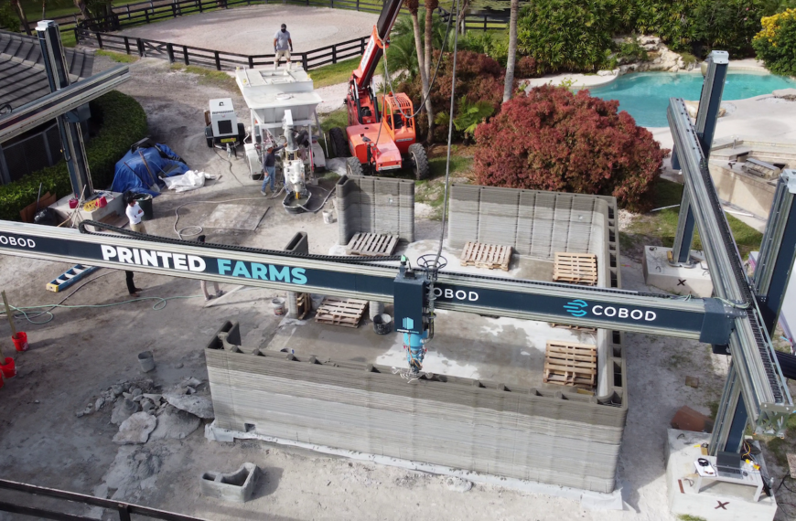 The first 3D printed building in Florida on the way up, made by Printed Farms using a giant sized version of the BOD2 printer from COBOD 